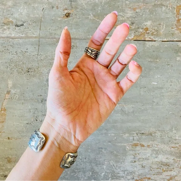 ♥️ Navajo ♥️ Aaron John Sterling Silver & Turquoise Ring - Picture 4 of 13